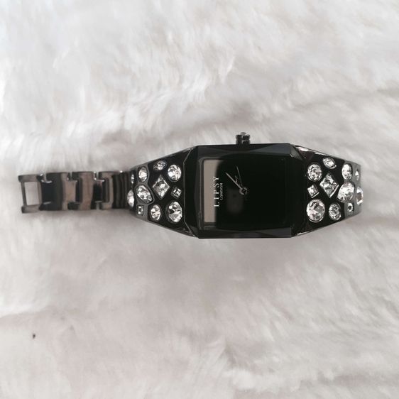 🛍️ ซื้อของ แถมเสื้อยืด นาฬิกาแฟชั่นสตรีแบรนด์ LIPSY สร้อยข้อมือสแตนเลส หน้าปัดสี่เหลี่ยม 25 mm สีเทาแก่ นำเข้าจากอังกฤษแท้ สวยหรู มีระดับ  รูปที่ 5