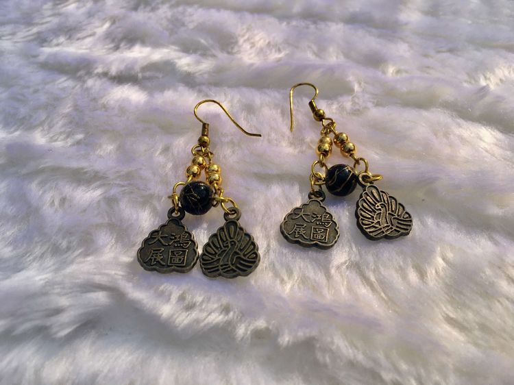 🛍️ ซื้อของ 👉 แถมฟรีเสื้อยืด 1 ตัว 🎁 ต่างหูมงคล แบบติดหู โชคดี งานสวยเคลือบทองแท้ เกรด AAA ฟรีกล่องกำมะหยี่สีแดง รูปที่ 4