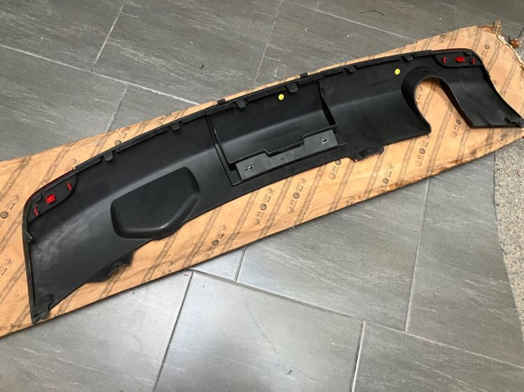 อะไหล่ Audi A1 กระจังหน้า ปรับไฟหน้า Q3 ไฟเพดาน วางแก้วน้ำ กระจกมองหลัง สปอร์ตไลท์ขวา แผ่นปิดคอนโซล กล่องใต้เบาะ กันชนหลัง ล้อ Sline 18 รูปที่ 18