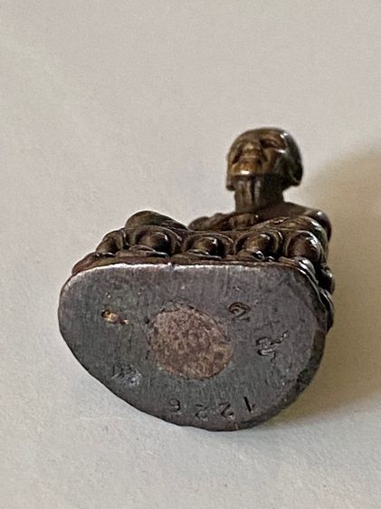 รูปหล่อหลวงปู่ทวดอุดกริ่ง  วัดทรายขาวอาจารย์นปลุกเสก รุ่นสร้างวิหาร ปี2537  พิมพ์ใหญ่ใต้ฐานมีเลขสภาพสวยมากคมชัด รูปที่ 3