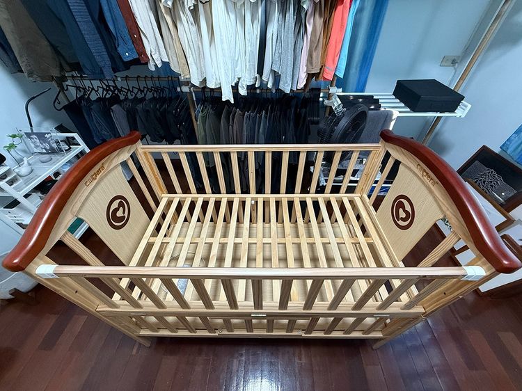 ส่งต่อเตียงเด็ก Camera สภาพนางฟ้า พร้อมเซ็ทผ้าปู ผ้าห่ม ราคาเพียง 4,900 บาท รูปที่ 2