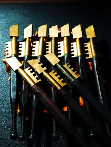 ตัวตัดกระจกเก่าโบราณด้ามไม้หัวทองเหลือง ( เป็นของสะสมมานานแล้ว )สภาพเก่าเก็บไม่เคยใช้งาน รูปที่ 10