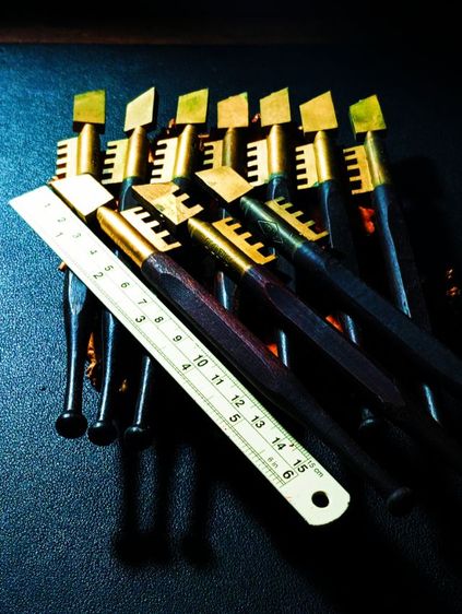 ตัวตัดกระจกเก่าโบราณด้ามไม้หัวทองเหลือง ( เป็นของสะสมมานานแล้ว )สภาพเก่าเก็บไม่เคยใช้งาน รูปที่ 8