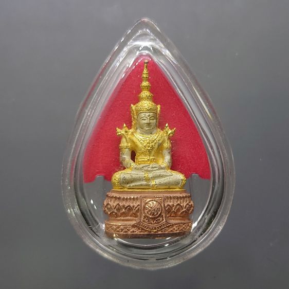 พระแก้วมรกต ภปร ( รุ่นแรก ) ฉลองครบ 75 พรรษา รัชกาลที่9 เนื้อเงินสามกษัตริย์ พิมพ์ใหญ่ ปี2545 พร้อมกล่องเดิม รูปที่ 3