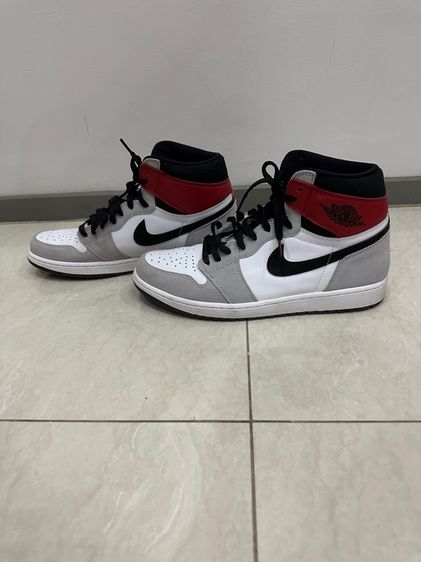 รองเท้าผ้าใบ Nike Air Jordan 1 Retro High OG Smoke Grey รูปที่ 2