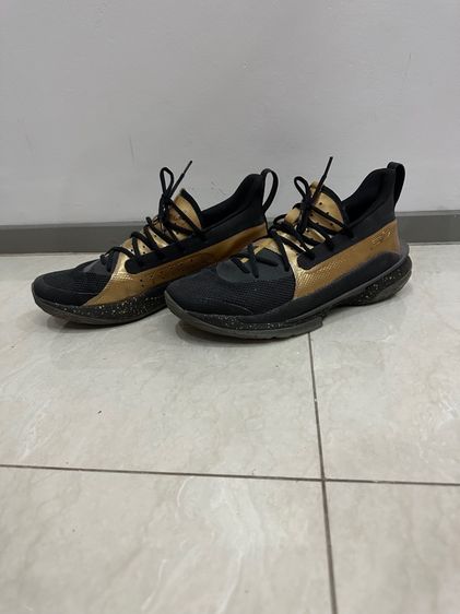รองเท้าบาส Curry 7 Black Gold รูปที่ 2
