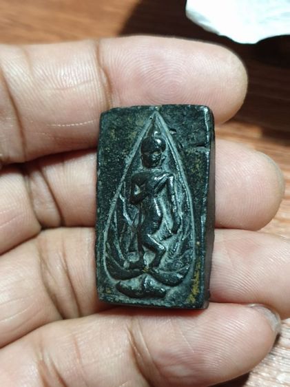 พระผงสมเด็จ ลีลา  หลังยันต์ อุ เนื้อผงใบลาน สภาพเก่าเนื้อจัดจานมาก ไม่ทราบวัดและปีที่ออก รูปที่ 4