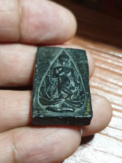 พระผงสมเด็จ ลีลา  หลังยันต์ อุ เนื้อผงใบลาน สภาพเก่าเนื้อจัดจานมาก ไม่ทราบวัดและปีที่ออก รูปที่ 6