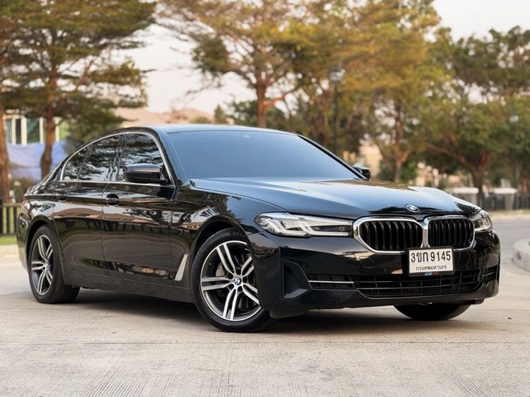BMW Series 5 2022 530e Sedan ปลั๊กอินไฮบริด (PHEV) ไม่ติดแก๊ส เกียร์อัตโนมัติ ดำ รูปที่ 3