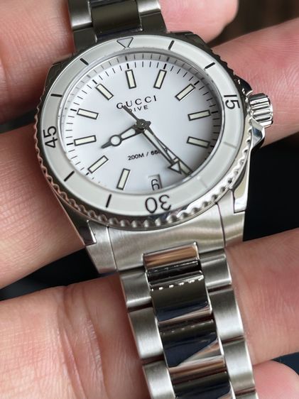 GUCCI Dive YA136402 136.4 32mm White Dial Women's Quartz Watch รูปที่ 11