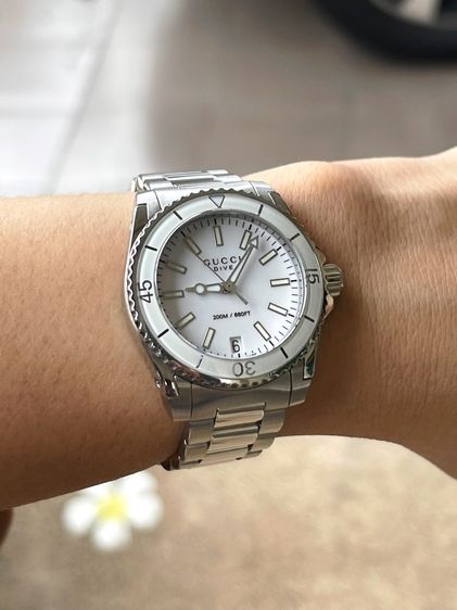 GUCCI Dive YA136402 136.4 32mm White Dial Women's Quartz Watch รูปที่ 15