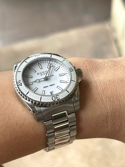 GUCCI Dive YA136402 136.4 32mm White Dial Women's Quartz Watch รูปที่ 14