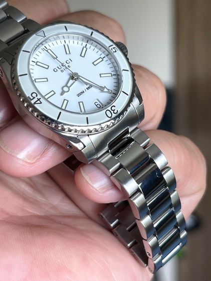 GUCCI Dive YA136402 136.4 32mm White Dial Women's Quartz Watch รูปที่ 9