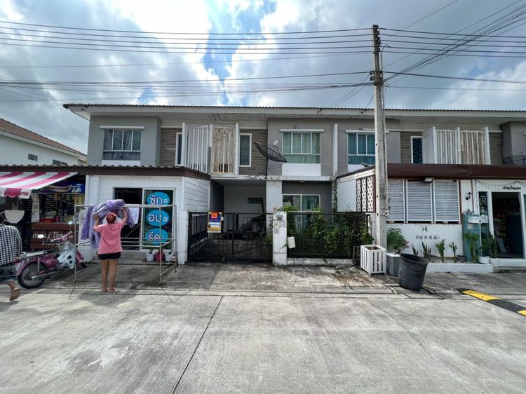 ใช่ 💖 ทาวน์เฮ้าส์ บางละมุง ราคาพิเศษ! 💖