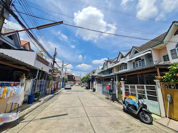 ใช่ 💖 ทาวน์เฮ้าส์ บางกะปิ ราคาพิเศษ! 💖 รูปที่ 4