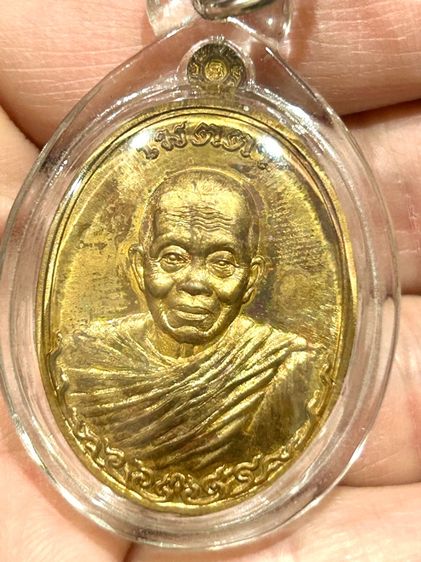 เหรียญหลวงพ่อคูณ "รุ่นเมตตา" ครึ่งองค์จีวรห่มคลุม เนื้อชนวนพระกริ่ง ปี 2555 รูปที่ 6