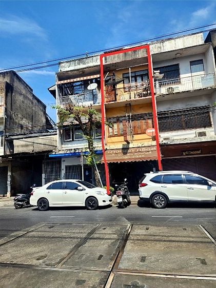 ขายหรือให้เช่าตึกแถว 3 ชั้น ติดถ.บางขุนนนท์ ใกล้สถานีรถไฟฟ้า เข้ามาทางถ.จรัญสนิทวงศ์หรือสถานีรถไฟฟ้าบางขุนนนท์ประมาณ 400 เมตร จอดรถริมถนนได้