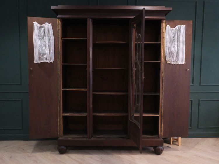 ตู้เสื้อผ้า 3 บานเปิด สีไม้วอลนัท งานยุโรปมาจากเยอรมนี รูปที่ 4