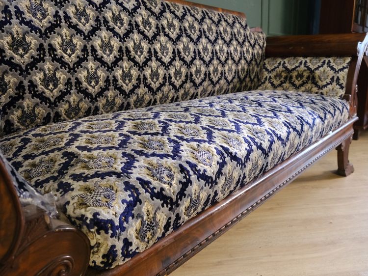 โซฟาไม้ 2ที่นั่ง สีมะฮอกกานี ลวดลายคลาสสิก งานยุโรปมาจากเยอรมนี รูปที่ 4