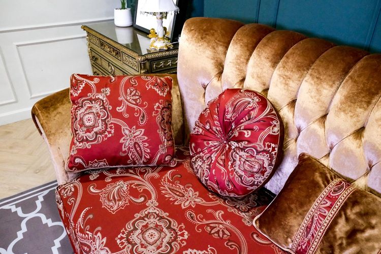โซฟาหลุยส์ โซฟา 3 ที่นั่ง เบาะรองนั่งลายดอกสีแดง ดึงกระดุม หุ้มผ้ากำมะหยี่ สินค้านำเข้า รูปที่ 3