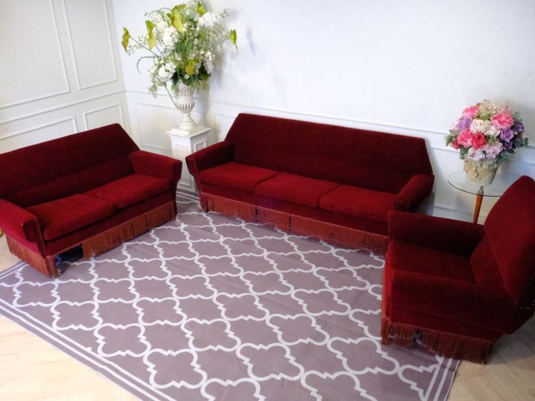 ชุดโต๊ะโซฟารับแขก 3+2+1 เบาะผ้ากํามะหยี่ สีแดง งานยุโรปมาจากเยอรมนี รูปที่ 3