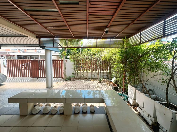 มีบางส่วน ขายบ้านแฝด โครงการ Life and Living หมู่บ้านกลางสวน โรงโป๊ะ ตะเคียนเตี้ย บางละมุง พัทยา.  รูปที่ 3