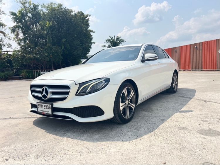 Mercedes-Benz E-Class 2017 E220 CDI Sedan ดีเซล เกียร์อัตโนมัติ ขาว รูปที่ 3