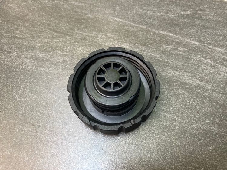 Coil คอยล์จุดระเบิด Benz Part no. A0001502580 W203 W204 W207 W209 W211 W212 R171 เครื่อง M271 M271 EVO ของแท้ มือสอง ฝาหม้อน้ำ รูปที่ 14