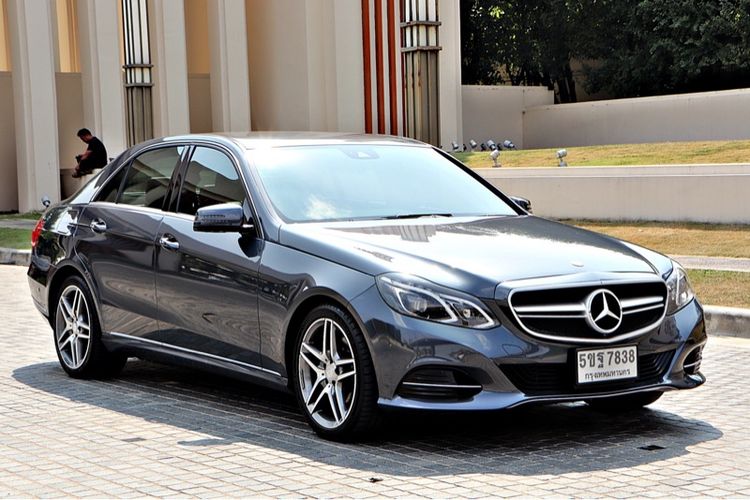 Mercedes-Benz E-Class 2016 E300 Sedan ไฮบริด ไม่ติดแก๊ส เกียร์อัตโนมัติ เทา รูปที่ 2