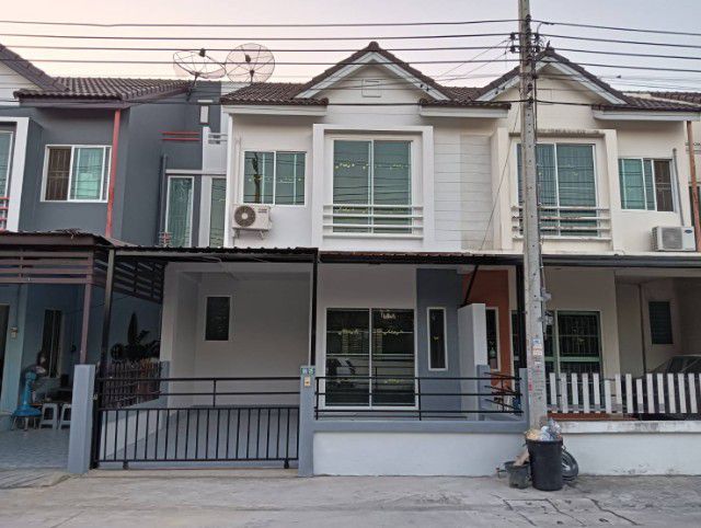 2021 มีบางส่วน ไม่ใช่ ขายด่วน ทาวน์เฮ้าส์2 ชั้น หมู่บ้านนันทวันสกุลดี พร้อมอยู่ ติดถนนหลัก ของหมู่บ้าน รูปที่ 4