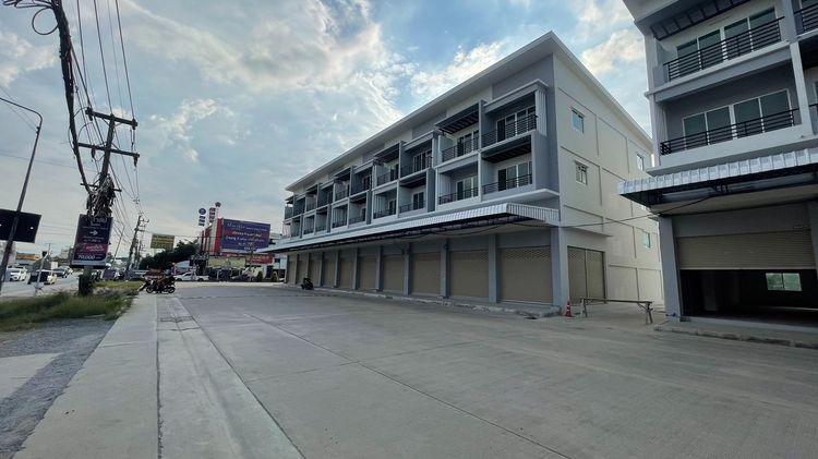 ขาย-ให้เช่า อาคารพาณิชย์2คูหา 3.5ชั้น  (อยู่ตรงข้ามตลาดชัชวาล ลำลูกกาคลอง7) มีที่จอดรถส่วนตัว เจ้าของปล่อยเองครับ  รูปที่ 4