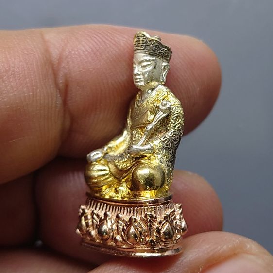 พระรูปเหมือนไต้ฮงกงโจวซือ เนื้อเงินสามกษัตริย์ จัดสร้างโดยมูลนิธิวิทยาเขตสิรินธรราชวิทยาลัย ในพระราชูปถัมภ์ พิธีวัดบวรนิเวศวิหาร ปี2539 พร้อ รูปที่ 6