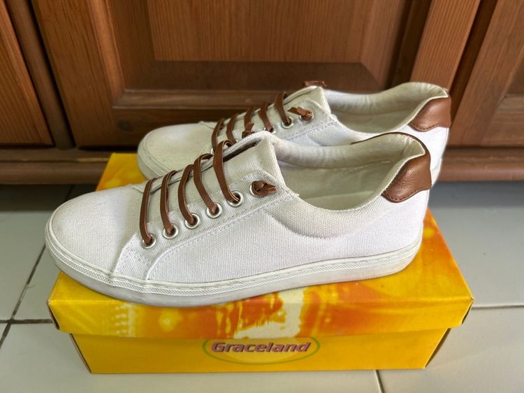 รองเท้าผ้าใบน่ารัก size 36