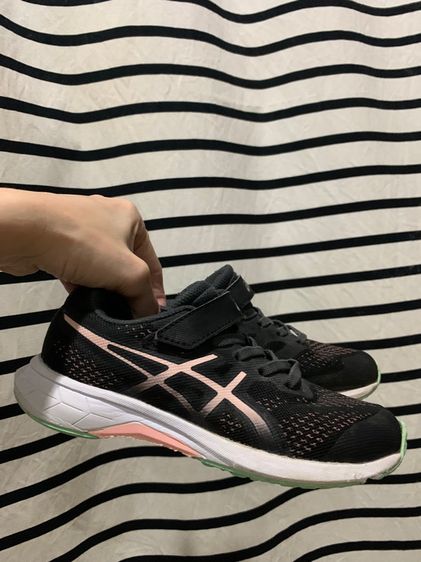 ไม่ระบุ หลากสี อื่นๆ อื่นๆ รองเท้า asics Unisex Kids  ของแท้ 💯  ใส่สบาย ้น้ำหนักเบา เหมาะกับให้น้องๆ ใส่ไปต่างประเทศ สวมใส่สบาย หมดความกังวล สำหรับคุณพ่อคุณแม่ 