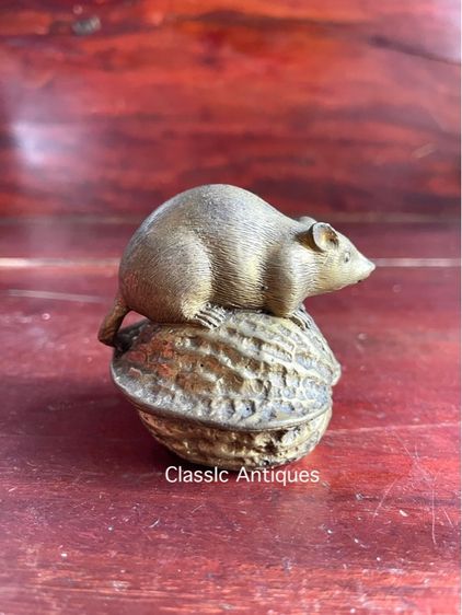 รูปปั้น หนู บนลูกวอลนัท ทองเหลืองสะสม รูปที่ 4