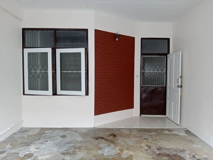 อื่นๆ มีบางส่วน สร้างเสร็จก่อน 2010 บ้านให้เช่า บ้านเช่า ทาวน์เฮ้าส์ให้เช่า บางพลัด MRT บางพลัด 499ม. ให้เช่า จรัญสนิทวงศ์ 75 79 กรุงเทพ บ้านกว้าง ตัวบ้านมีลมผ่าน ถูกฮ้วงจุ้ย รูปที่ 2