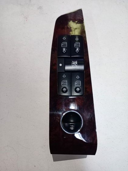 สวิทช์กระจกไฟฟ้า benz w220 รุ่นไมเนอร์เช้นจ์ปี 2003-2006 ติดต่อ 097-165-5639.