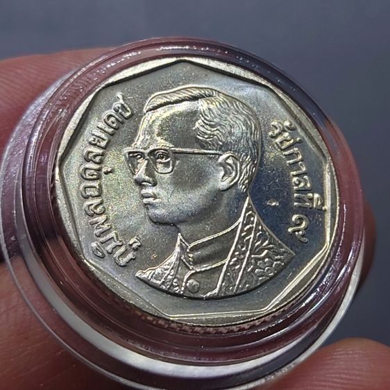 เหรียญ 5 บาท หมุนเวียน ปี พ.ศ.2546 ไม่ผ่านใช้ UNC (ตัวติดลำดับ 2) รูปที่ 6