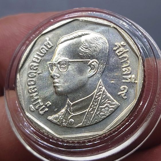 เหรียญ 5 บาท หมุนเวียน ปี พ.ศ.2546 ไม่ผ่านใช้ UNC (ตัวติดลำดับ 2) รูปที่ 4