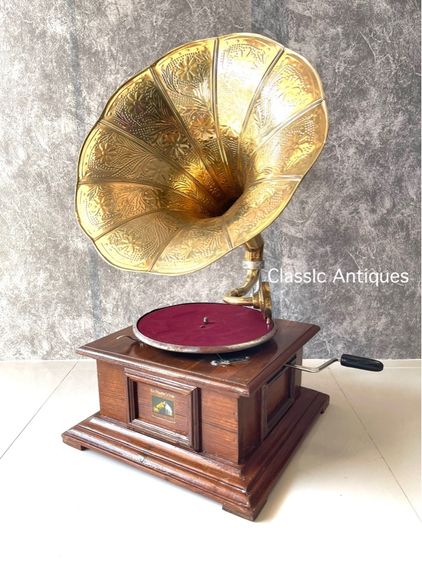 เครื่องเล่นแผ่นเสียง ปากแตรทองเหลือง ทรงสี่เหลี่ยมสะสม