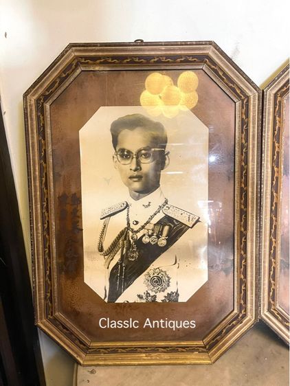 ภาพในหลวง ร.9 พระราชินี กรอบแปดเหลี่ยมโบราณเก่าสะสม รูปที่ 3
