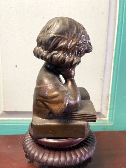 รูปปั้น เด็กอ่านหนังสือ ที่ทับกระดาษ สะสม รูปที่ 5