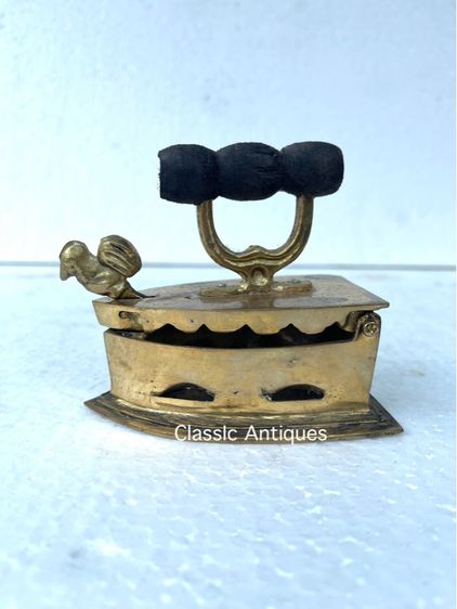 เตารีด หัวไก่จิ๋ว ทองเหลืองสะสม A14