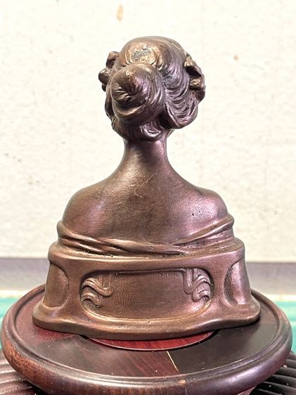 รูปปั้น Lilio ทองเหลืองสะสม รูปที่ 5