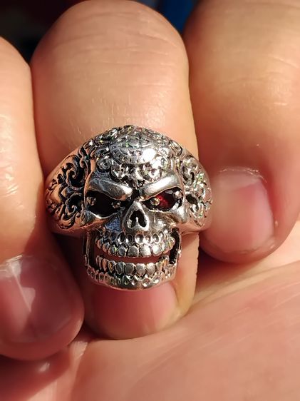 แหวนเงินแท้ หัวกะโหลกมีลายละเอียด ฝังดวงตาสีแดง เนื้อเงิน อย่างหนา มีน้ำหนัก เก่า สวยมาก งานโบราณ งานมีอายุหลายสิบปี หายาก รูปที่ 7