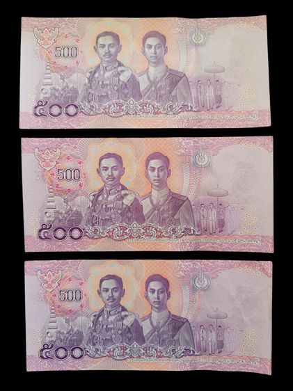 ธนบัตรชุดแรกในรัชกาลที่ 10 ราคา 500 บาท เป็นแบบที่ 17 เลข 9 หน้า 9 หลัง พร้อมกัน 3 ใบ สภาพUNC 2 ใบ+มีรอยพับเล็กน้อย 1 ใบ เริ่มออกใช้ในวันเฉล รูปที่ 2