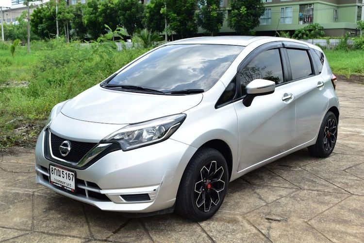 รถ Nissan Note 1.2 V สี บรอนซ์เงิน