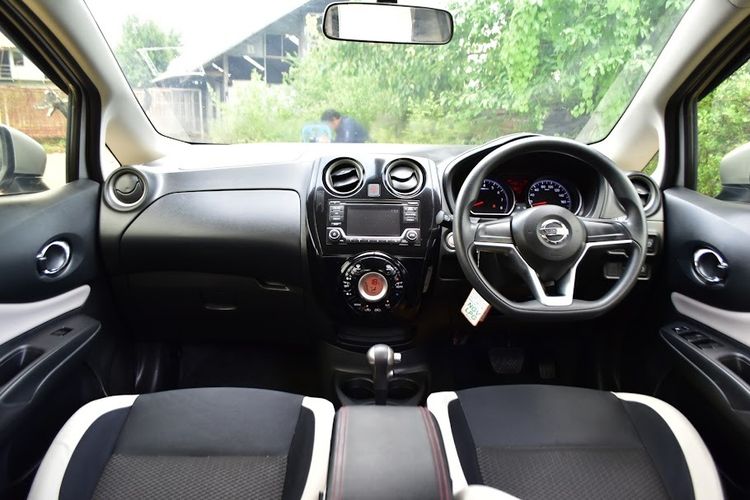 Nissan Note 2017 1.2 V Sedan เบนซิน ไม่ติดแก๊ส เกียร์อัตโนมัติ บรอนซ์เงิน รูปที่ 4