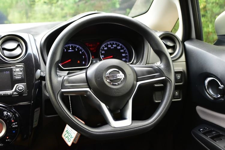 Nissan Note 2017 1.2 V Sedan เบนซิน ไม่ติดแก๊ส เกียร์อัตโนมัติ บรอนซ์เงิน รูปที่ 3