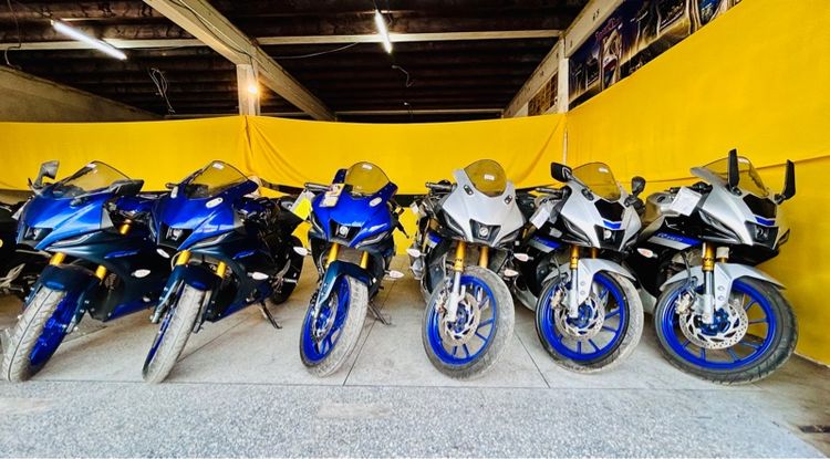 YZF R-15 2022 2023 มีให้เลือกหลายคัน